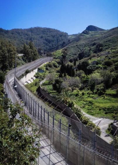 Cerca de fronteira entre Marrocos e Ceuta